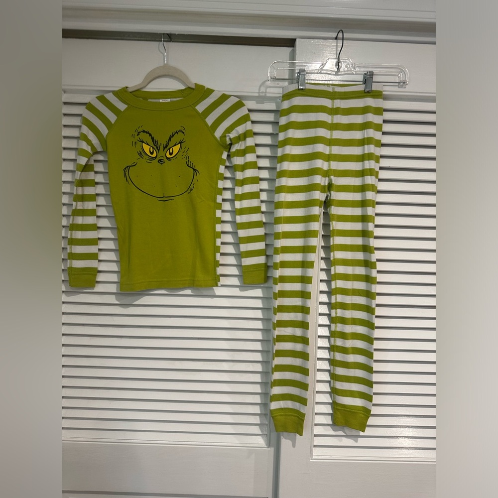 Pre loved Dr Seuss size 9-10 grinch pajama set / green